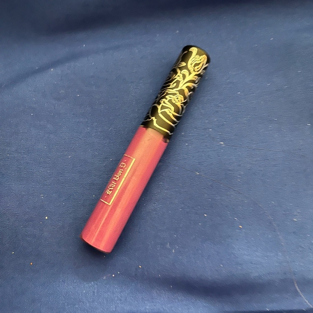 KVD Everlasting Liquid Lipstick Mini Size in Susperia